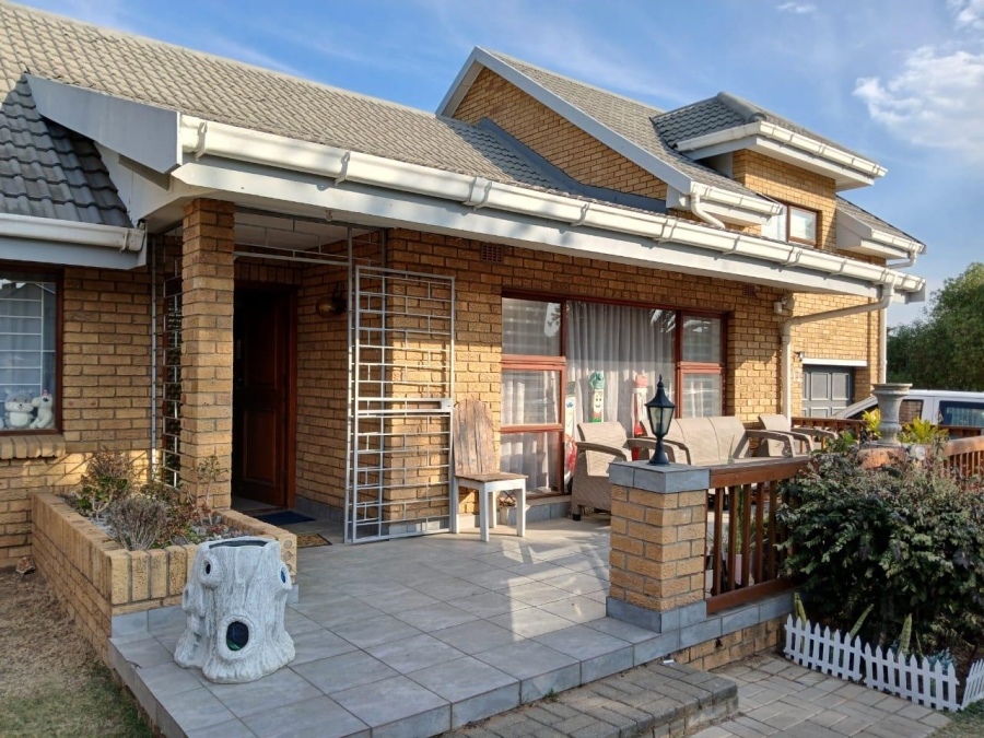4 Bedroom Property for Sale in Hartenbos Central Western Cape